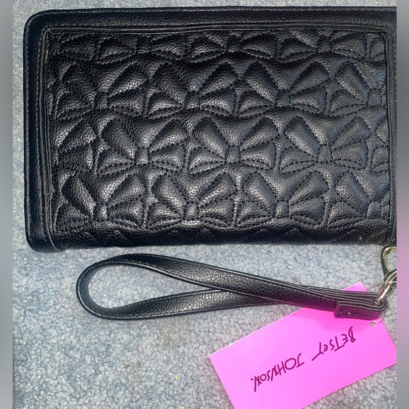Betsey Johnson NWT zip around oversized wallet/clutch~Black w/ embroidered bows - Picture 6 of 7